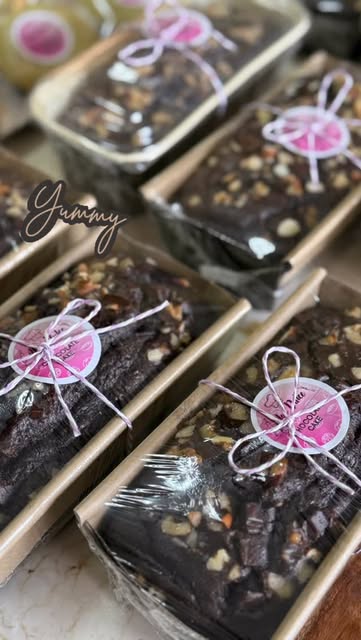 Wrapped brownie gifts with Algo Dulce tags, from Gunjan’s Instagram